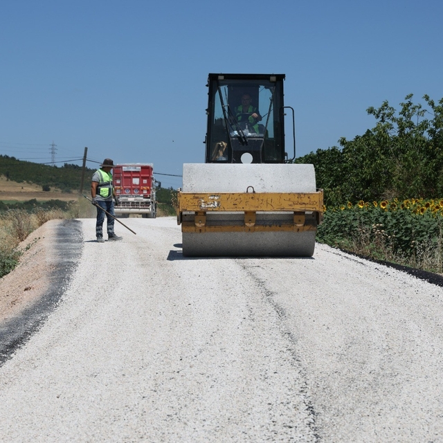 Büyükşehir Nilüfer'de yolları yeniliyor