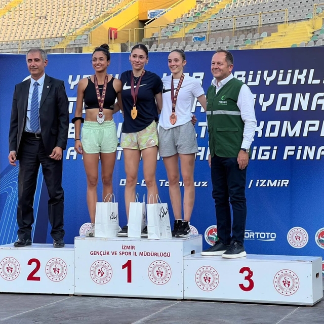 Eskişehirli atletler, İzmir'den kürsüyle döndü
