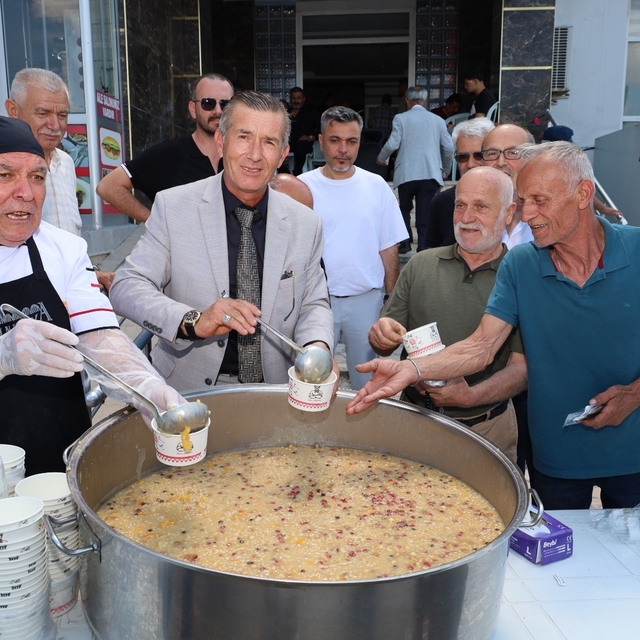 Bafra'da 3 bin kişiye aşure ikramı
