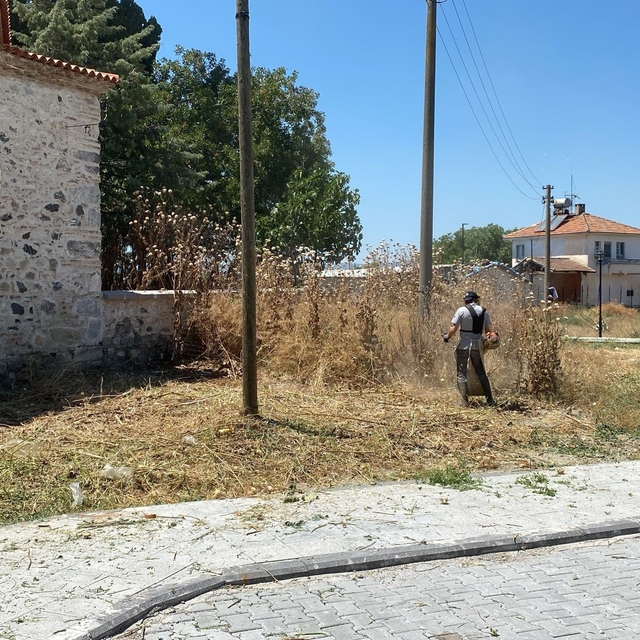 Manisa Büyükşehir'den Karacaahmet Türbesi'nde hummalı temizlik