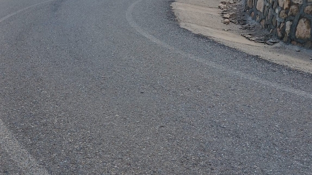 Siirt'te şarampole devrilen kamyonetteki 3 kişi yaralandı