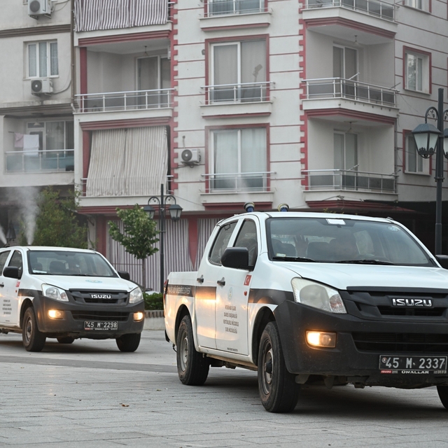Manisa Büyükşehir'den Sarıgöl genelinde ilaçlama çalışması