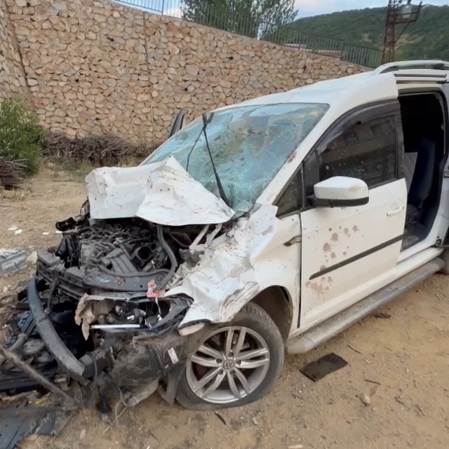 Hakkari'de trafik kazası: 3 yaralı