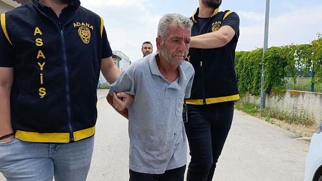 Yürümekte zorlanan şüpheli, kapının camını kırdığı iş yerindeki imitasyon takıları çaldı (3)