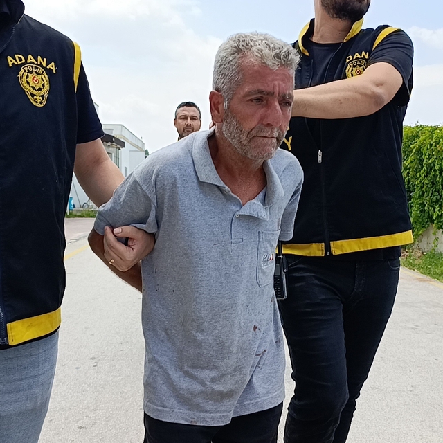 Yürümekte zorlanan şüpheli, kapının camını kırdığı iş yerindeki imitasyon t...