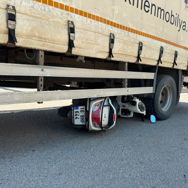 Çarpıştığı kamyonetin altında kalan motosikletli kazadan 7 gün sonra öldü