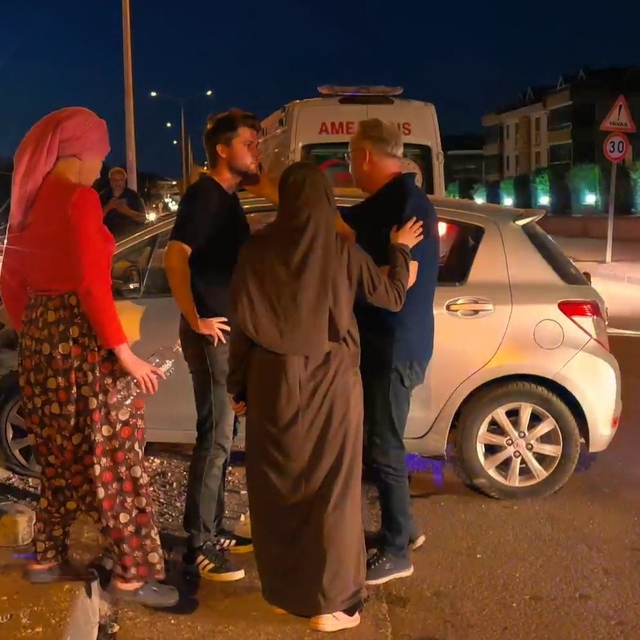 Bursa'da kazada yaralanan sürücüye ilk kontrolü doktor babası yaptı