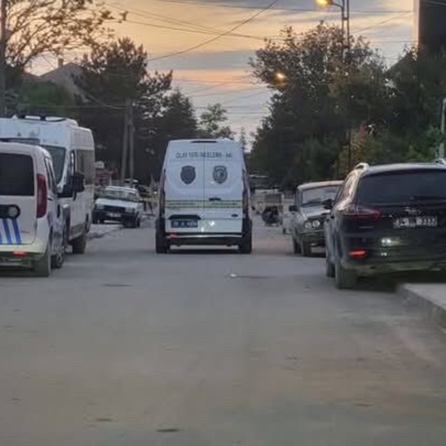 Çifteler'de komşuların park kavgası kanlı bitti: 1'i ağır 2 yaralı