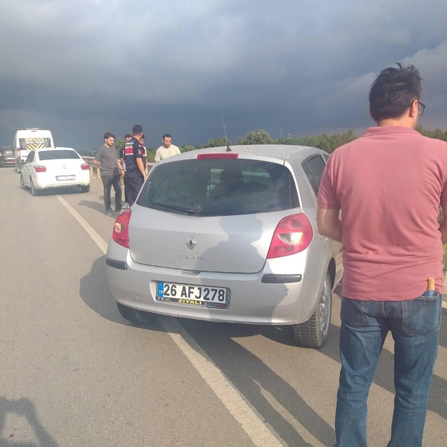 Bilecik'te otomobil bariyere çarptı: 1 yaralı