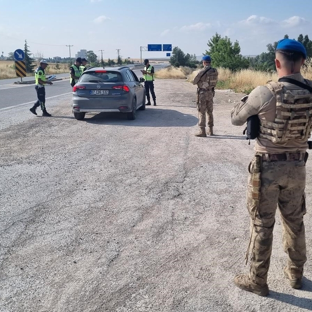 Bilecik'te jandarma denetimlerinde 73 bin 377 lira ceza kesildi