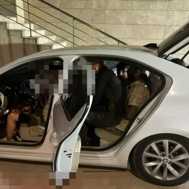 Bagajına 3 kişi bindirdiği otomobile 9 göçmen sığdıran insan tacirine 102 b...