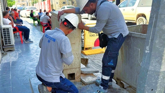 Mardin'de 2 bine yakın panoya yetkisiz müdahale
Dicle Elektrik, şebekeye yapılan yetkisiz müdahalelere karşı saha denetimlerini artırdı