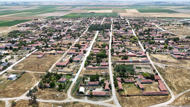 Adeta cetvelle çizilmiş 113 yıllık bu köyde çıkmaz sokak yok
Burası Barcelona değil Eskişehir
Tarihin ve mimarinin buluştuğu nokta: Eskişehir'in geometrik köyü
Bulgaristan'dan Sakarya'nın doğduğu yere cetvelle çizilen mahalle Abbashalimpaşa