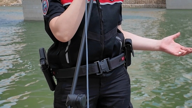 Batman polisi, Hasankeyf'in tarihi dokusu ile müziği buluşturdu