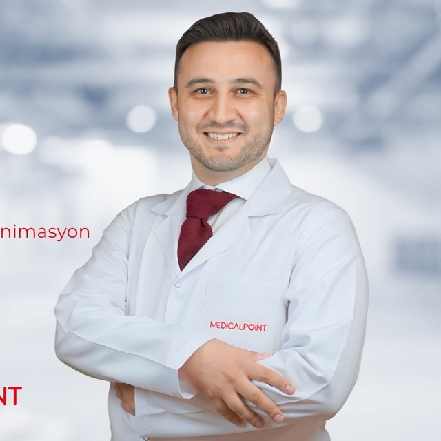 Anestezi ve Reanimasyon Uzmanı Dr. Burak Dineri, Medical Point'te hasta kab...