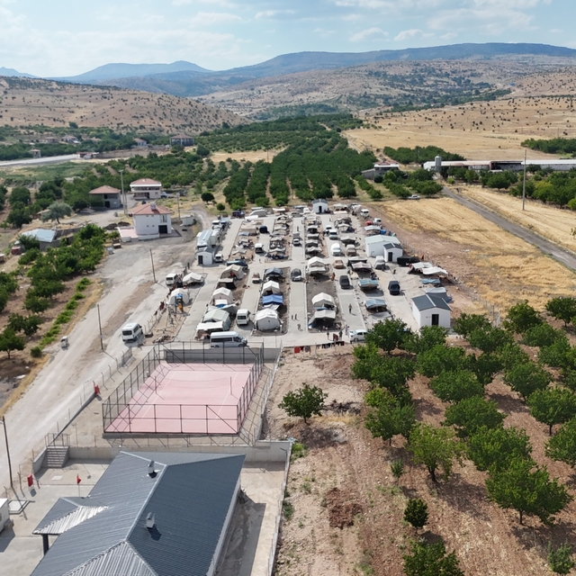 Malatya'da zorlu kayısı mesaisine modern yaşam alanı
Malatya'da kayısı hasa...