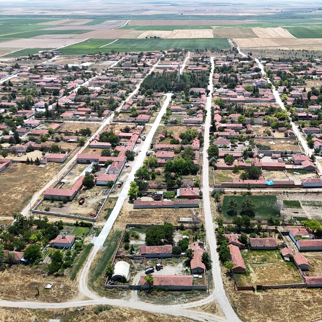Adeta cetvelle çizilmiş 113 yıllık bu köyde çıkmaz sokak yok
Burası Barcelo...