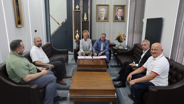 Hacılar'da kıyafetler umuda dönüşecek