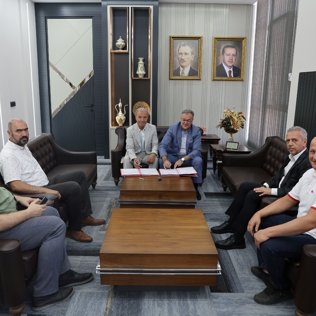 Hacılar'da kıyafetler umuda dönüşecek