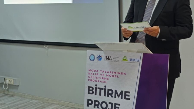 Geleceğin moda tasarımcıları Bursa'da sertifikalarını aldı