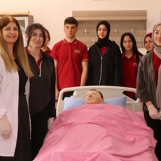Erzincan'da meslek lisesi sağlık sektörüne bakım personeli yetiştiriyor