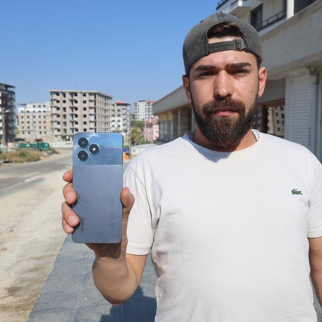 'Hatıraları buradadır' dediği cep telefonun sahibini günlerdir arıyor