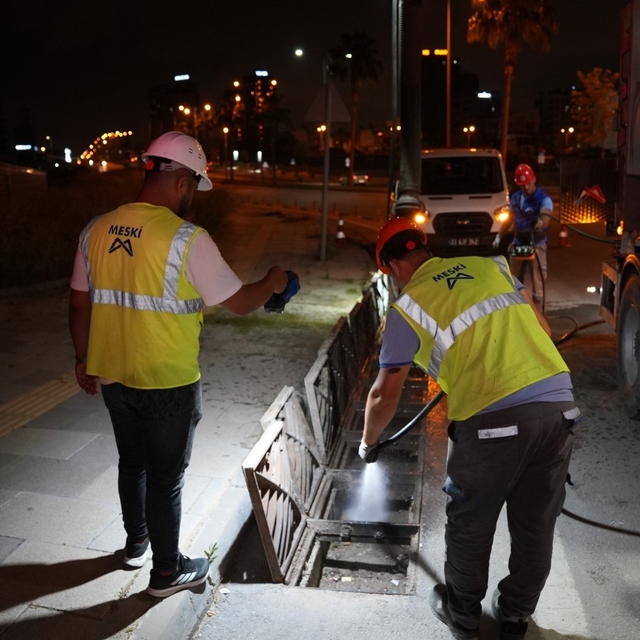 Mersin'de yağmur suyu hatları temizleniyor