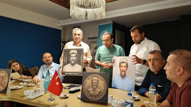 Âşık Sümmani Baba'nın gerçeğe en yakın rölyefi ve hatıra madalyonu tanıtıldı