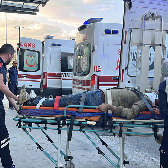 Çamardı'da midibüs devrildi: 3 yaralı