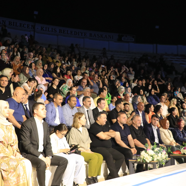 Kilis'te Türk Halk Müziği korosu konser verdi