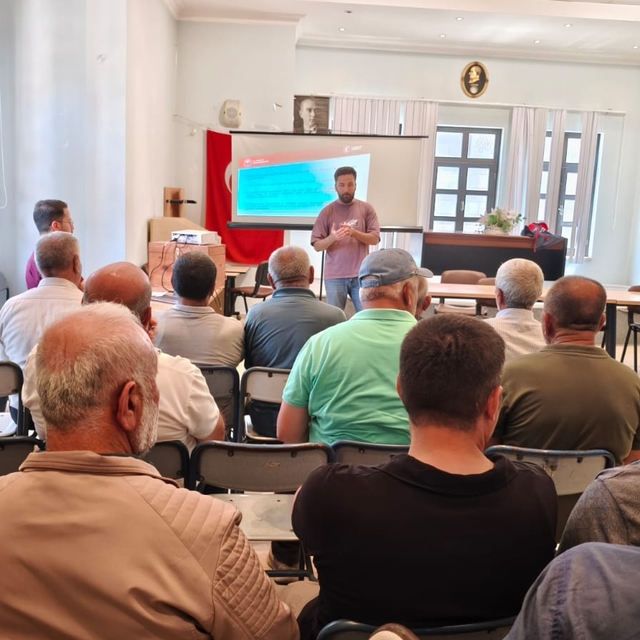 Karakeçili'de çiftçilere bitki koruma ürünleri uygulama eğitimi verildi
