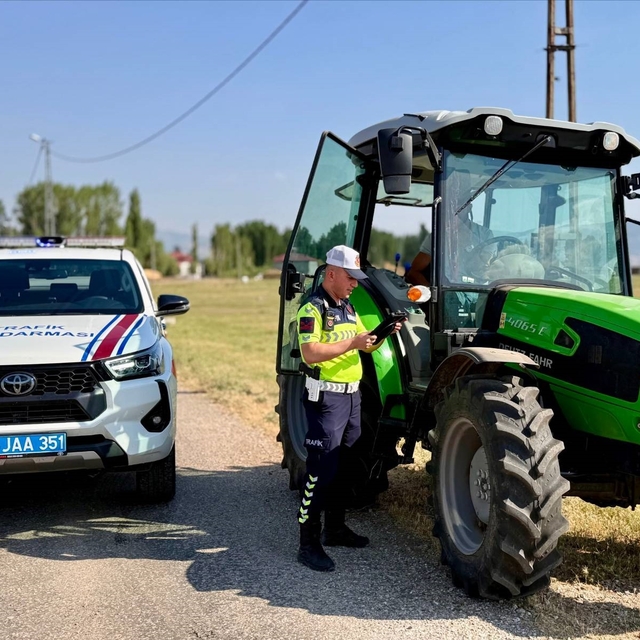 Muş'ta traktör sürücüleri bilgilendirildi