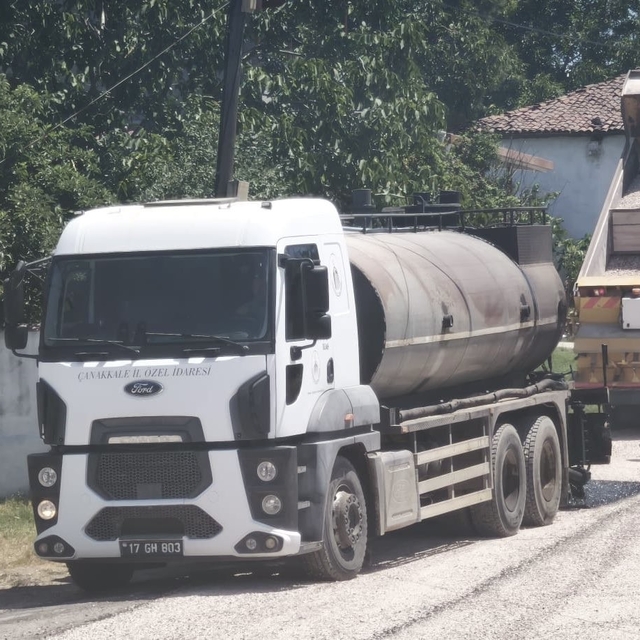 Biga Geyikkırı Köyü yolu yenilendi