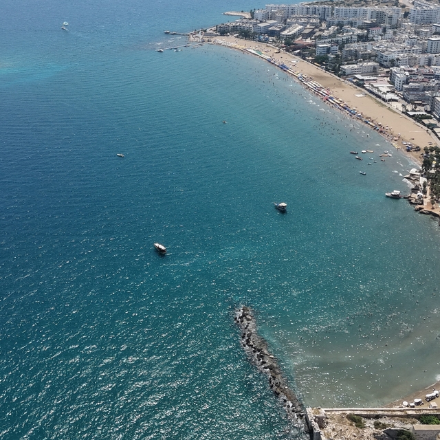 Serinlemek isteyenler, plajları doldurdu
Mersin sahillerinin tamamında yoğu...