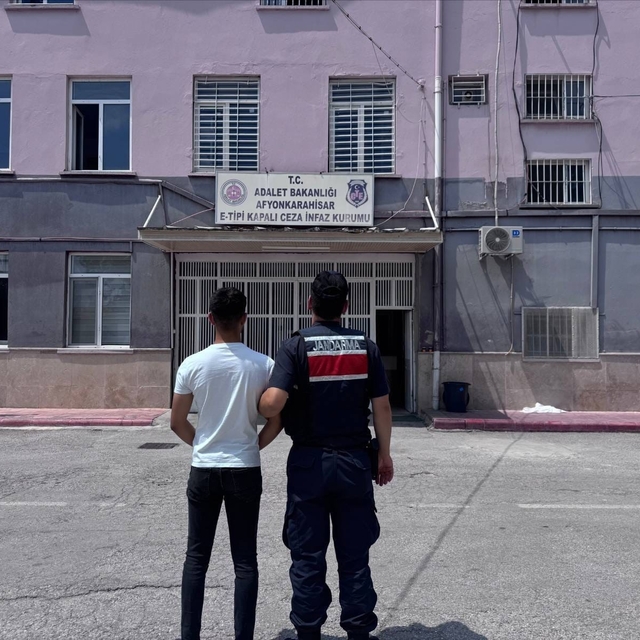 Jandarma çeşitli suçlardan aranan 46 kişi yakalandı