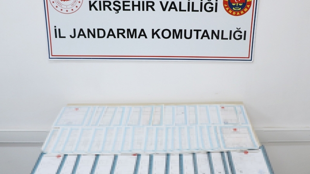 Kırşehir'de tefecilik operasyonu: 4 tutuklama
Onlarca tapu senedi ele geçirildi