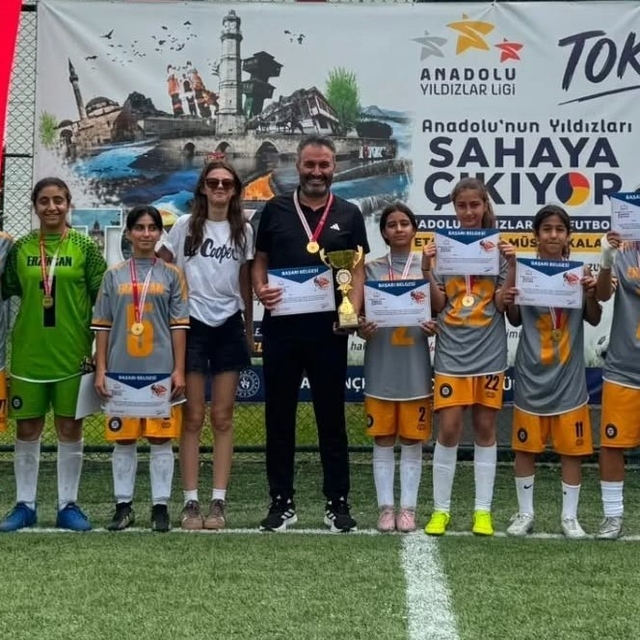 Erzincan'ın kızları Türkiye şampiyonu oldu