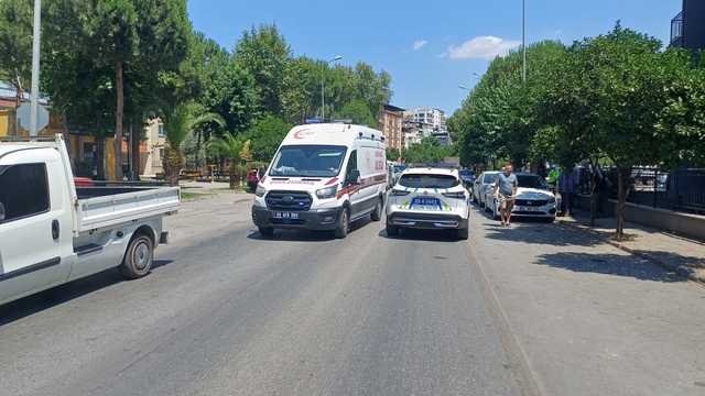 Motosiklet ile kamyonet çarpıştı: 2 yaralı