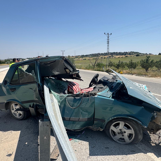 Karaman'da otomobilin bariyere çarptığı kazada 1 kişi yaralandı