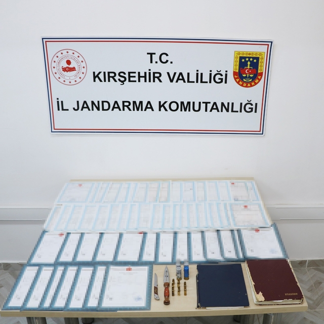 Kırşehir'de tefecilik operasyonu: 4 tutuklama
Onlarca tapu senedi ele geçir...