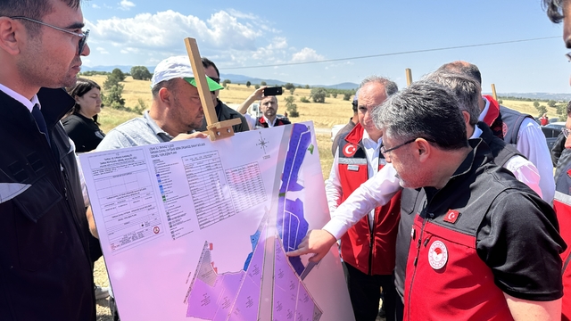 Bakan Yumaklı açıkladı: Uşak'ta 12 milyar TL'lik yatırımda yüzde 75'i kadın 2 bin 500 kişi istihdam edilecek
Bakan Yumaklı: "2026 yılında 5 organize tarım bölgesini daha üretime kazandırmış olacağız"