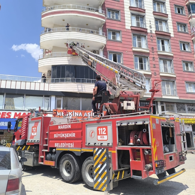 Mardin'de bir apartmanda çıkan yangında 3'ü çocuk 7 kişi dumandan etkilendi