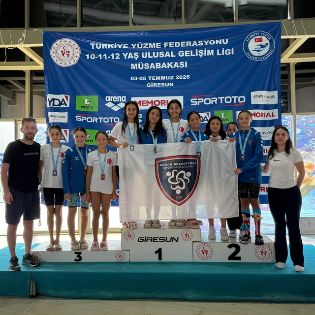Yüzme sporunda toplam 14 madalya geldi