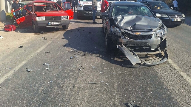 Muğla'da otomobiller çarpıştı; 1 ölü, 1 yaralı