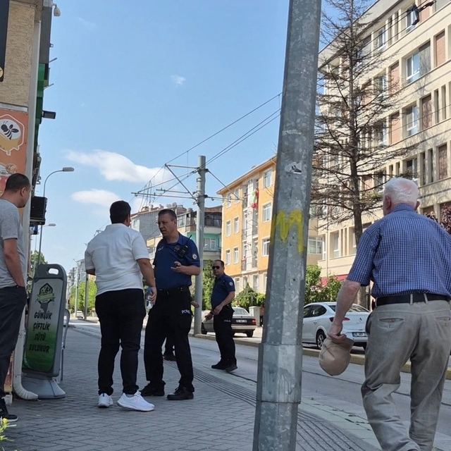 Eskişehir'de akrabalar arasında kavga: 2 yaralı
Taraflardan biri kemerle dö...