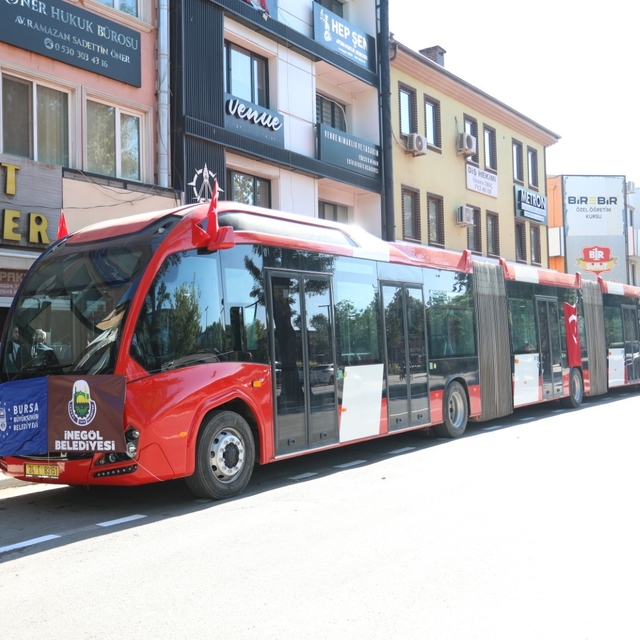 Bursa'nın metrobüsü ilk kez İnegöl'de görücüye çıktı