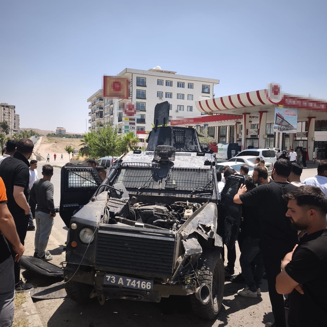 Cizre'de polis aracı takla attı, 2 polis memuru yaralandı
