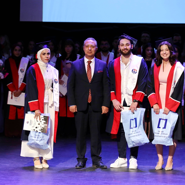 GAÜN'de genç mimar ve şehir plancıları mezun oldu