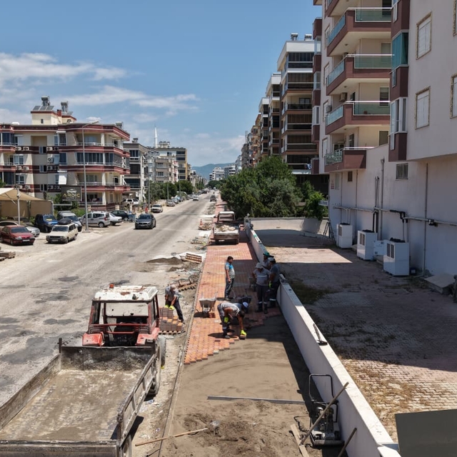Kumluca'da Mimar Sinan Caddesi'nde kaldırım çalışması tamamlandı