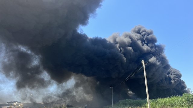 İzmir'de geri dönüşüm fabrikasında korkutan yangın